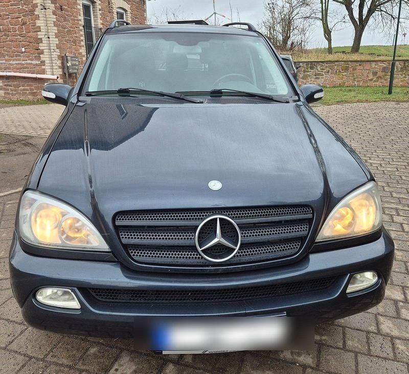 Blau Gebraucht 2002 Mercedes ML270 SUV | 5.300 € (Fairer Preis) - Bild 1/4