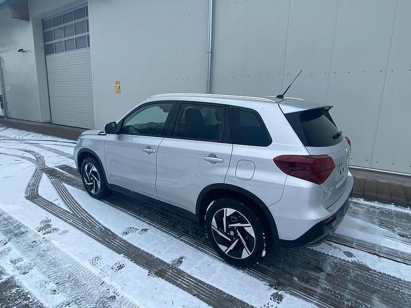 Neu Suzuki Vitara Comfort+ 110 PS (80 kW) 2025 Silber SUV