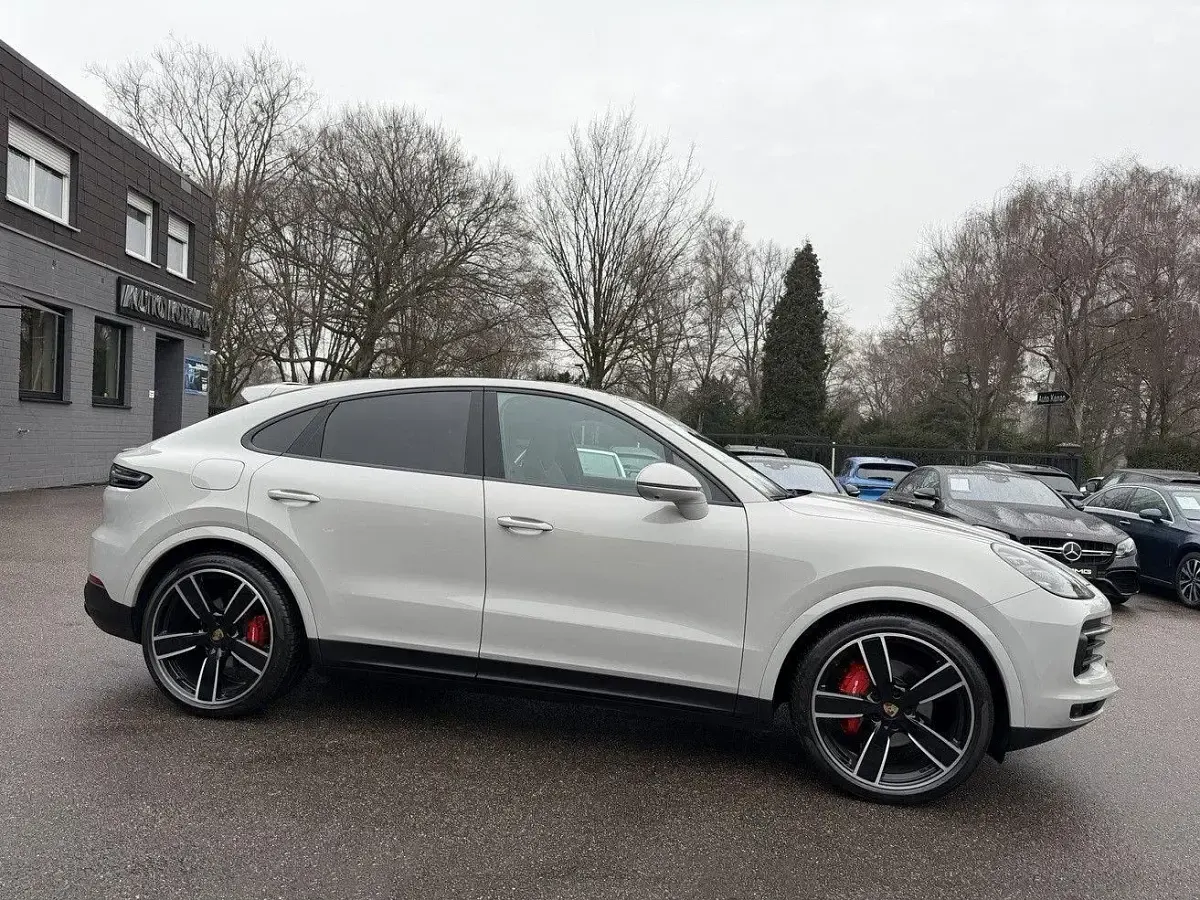Gebraucht Porsche Cayenne Coupe Chrono 340 PS (250 kW) 2021 Kreide (metallic) SUV