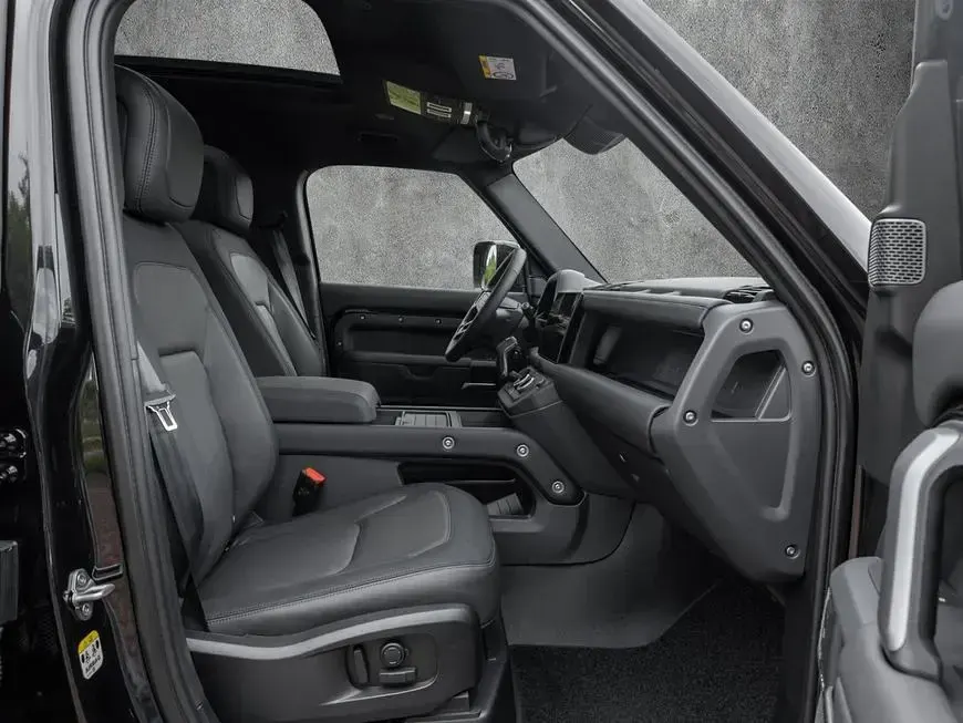 Gebraucht Land Rover Defender HSE Dynamic 300 PS (220 kW) 2024 Schwarz SUV