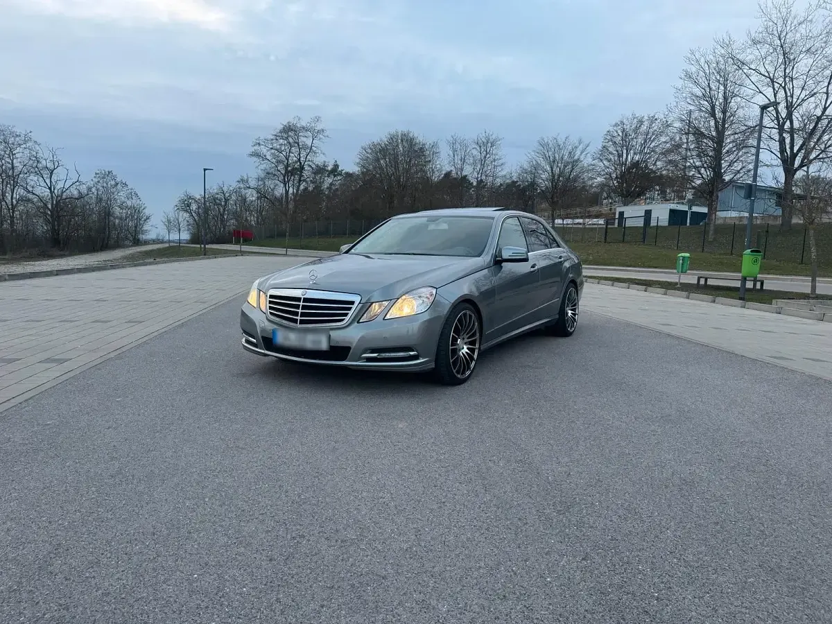 Second-hand Mercedes E300 231 CP (169 kW) 2013 Gri Berlinǎ