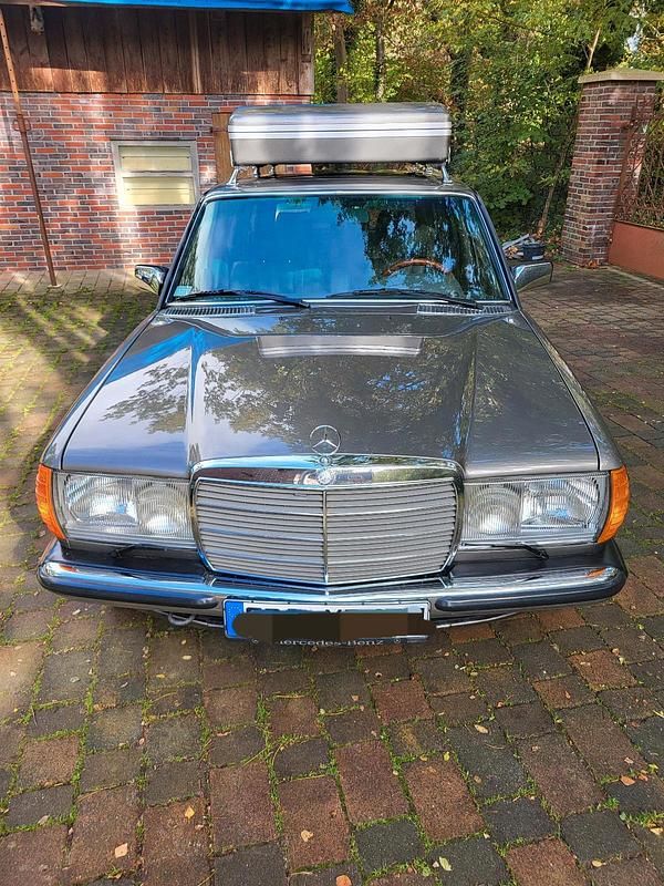Gebraucht Mercedes 190 125 PS (91 kW) 1984 Grau Limousine
