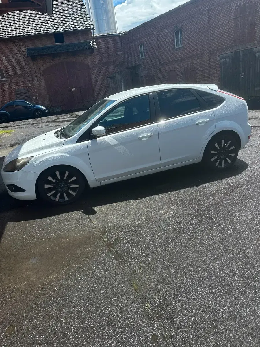 Gebraucht Ford Focus 125 PS (91 kW) 2009 Weiß Limousine