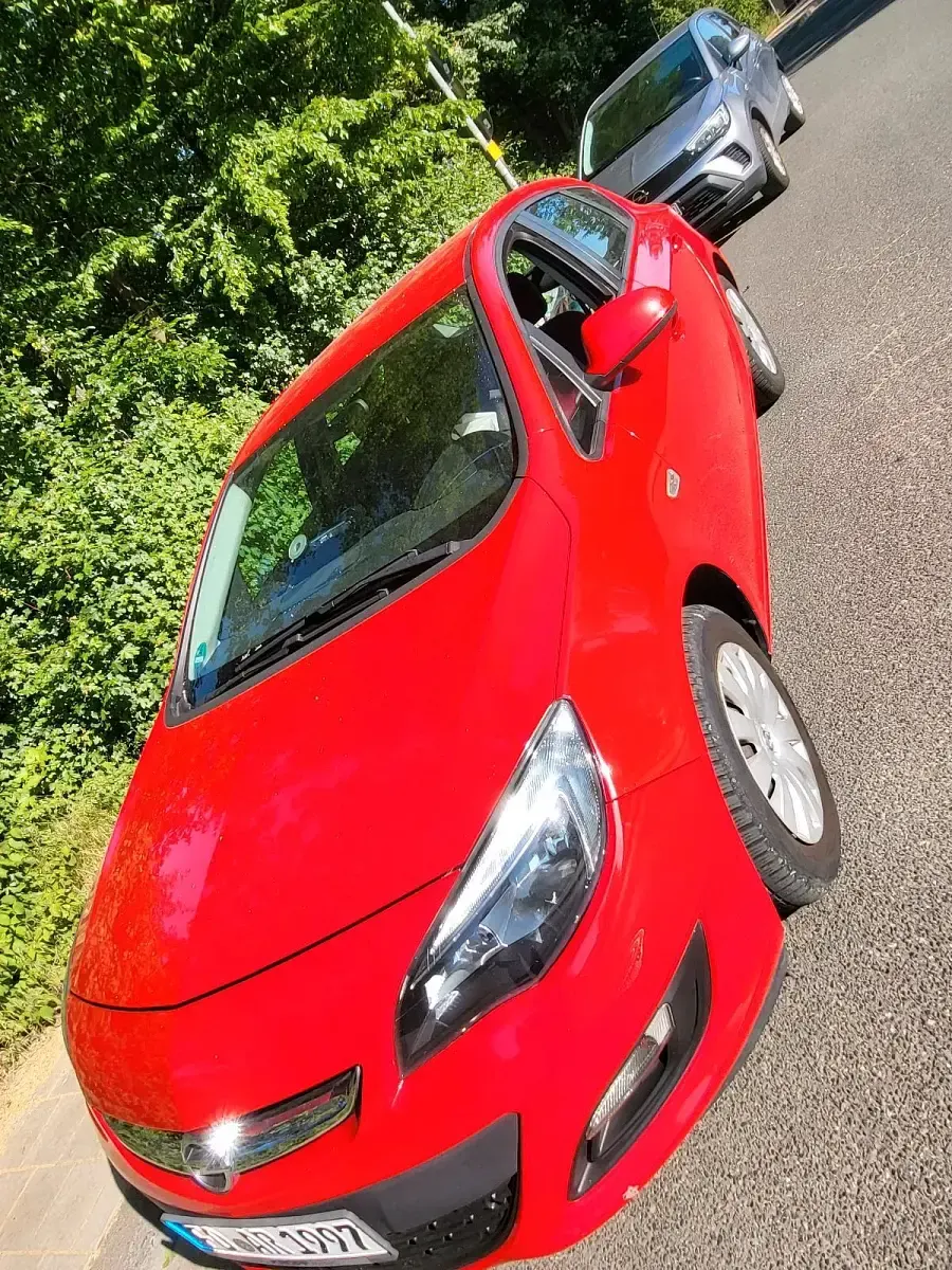 Gebraucht Opel Astra 87 PS (63 kW) 2013 Rot Limousine