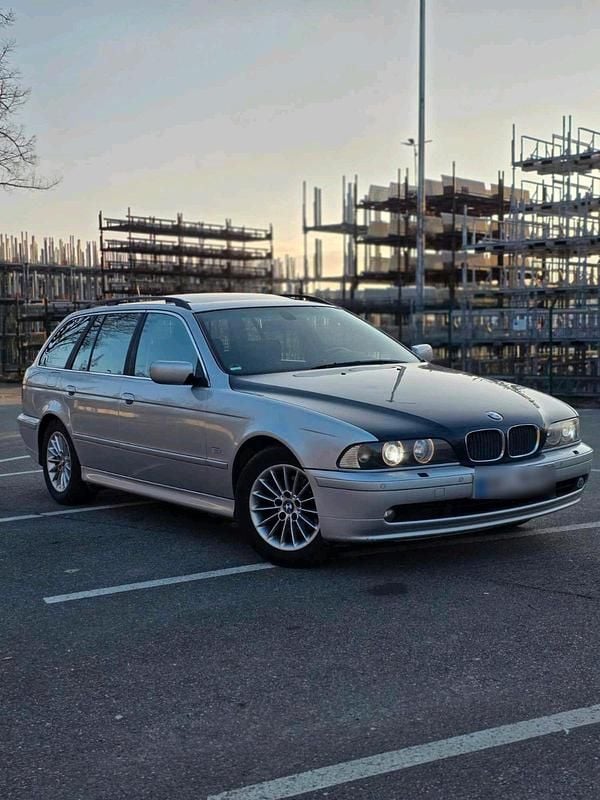 Gebraucht BMW 525 163 PS (119 kW) 2001 Grau Kombi