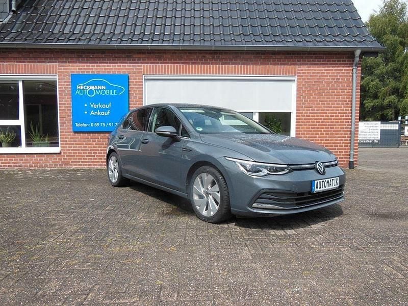 Grau Gebraucht 2022 VW Golf VIII Style Limousine | 23.499 € (Fairer Preis) - Bild 1/4