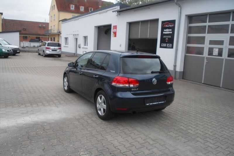 Gebraucht VW Golf VI Team 105 PS (77 kW) 2011 Blau Kleinwagen