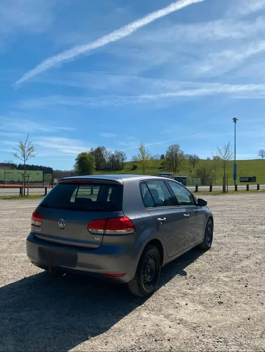 Gebraucht VW Golf VI 102 PS (75 kW) 2009 Silber Kleinwagen