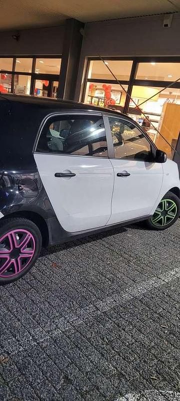 Weiß Gebraucht 2015 Smart ForFour Pure Kleinwagen | 9.000 € - Bild 1/2