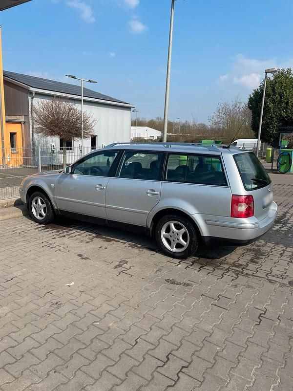 Gebraucht VW Passat 110 PS (80 kW) 2001 Grau Kombi