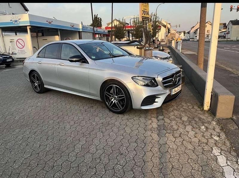 Gebraucht Mercedes E220 194 PS (142 kW) 2017 Limousine