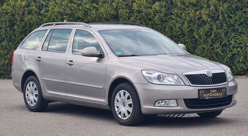 Grau Gebraucht 2012 Skoda Octavia Ambition Kombi | 4.800 € (Superpreis) - Bild 1/4