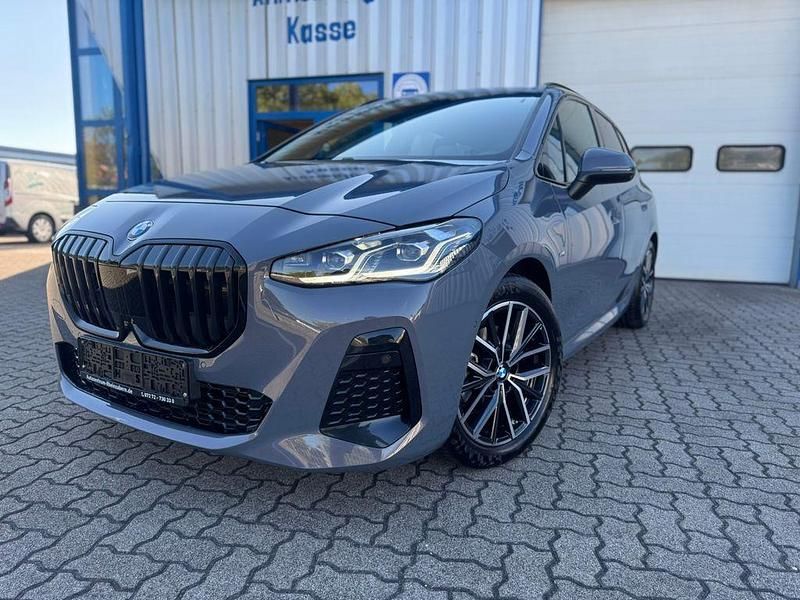 Grau Gebraucht 2023 BMW 218 M Sport Limousine | 27.900 € (Fairer Preis) - Bild 1/4