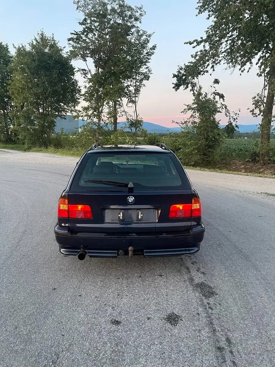 Gebraucht BMW 530 184 PS (135 kW) 1999 Blau Kombi