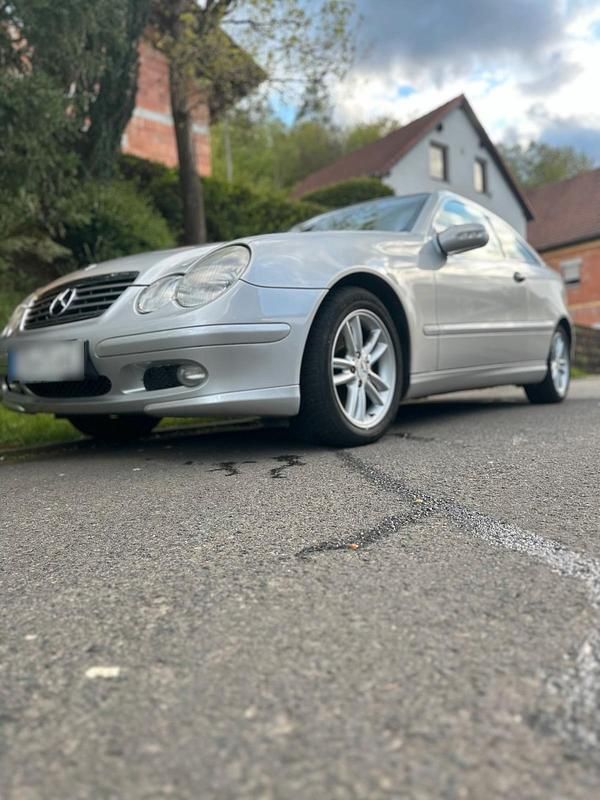 Gebraucht Mercedes C180 143 PS (105 kW) 2004 Silber Coupé
