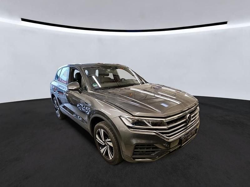 Gebraucht VW Touareg R 286 PS (210 kW) 2022 Siliziumgrau metallic SUV