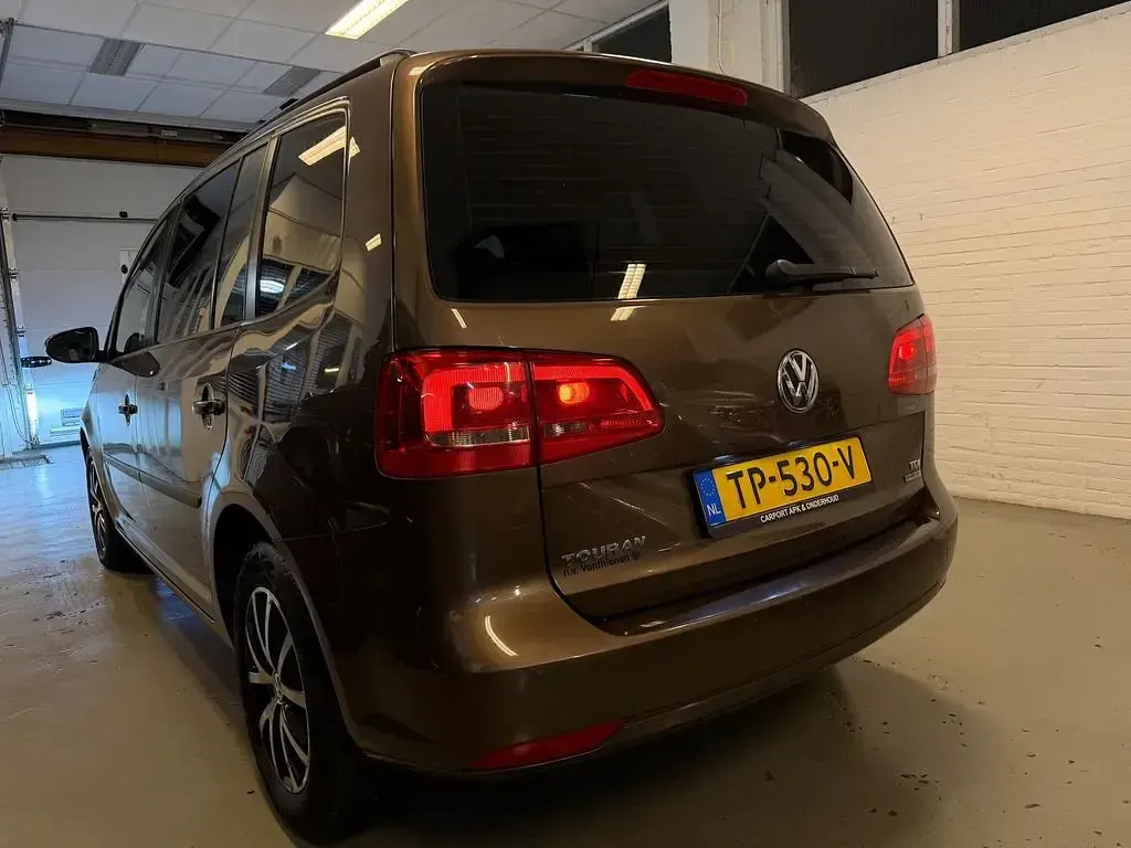 Gebraucht VW Touran 105 PS (77 kW) 2013 Braun Van / Kleinbus