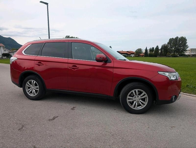 Rot Gebraucht 2013 Mitsubishi Outlander SUV | 6.800 € - Bild 1/4