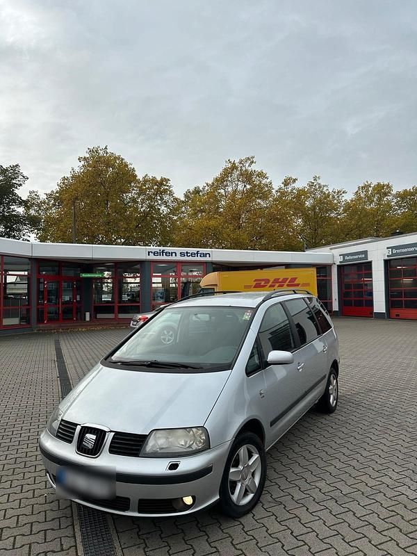 Silber Gebraucht 2008 Seat Alhambra Van / Kleinbus | 2.250 € (Guter Preis) - Bild 1/4