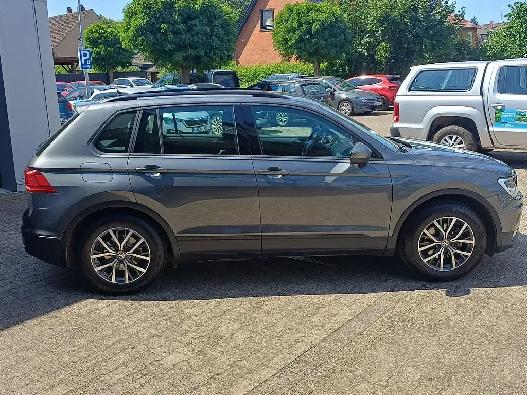 Gebraucht VW Tiguan Trendline 125 PS (91 kW) 2018 Grau SUV