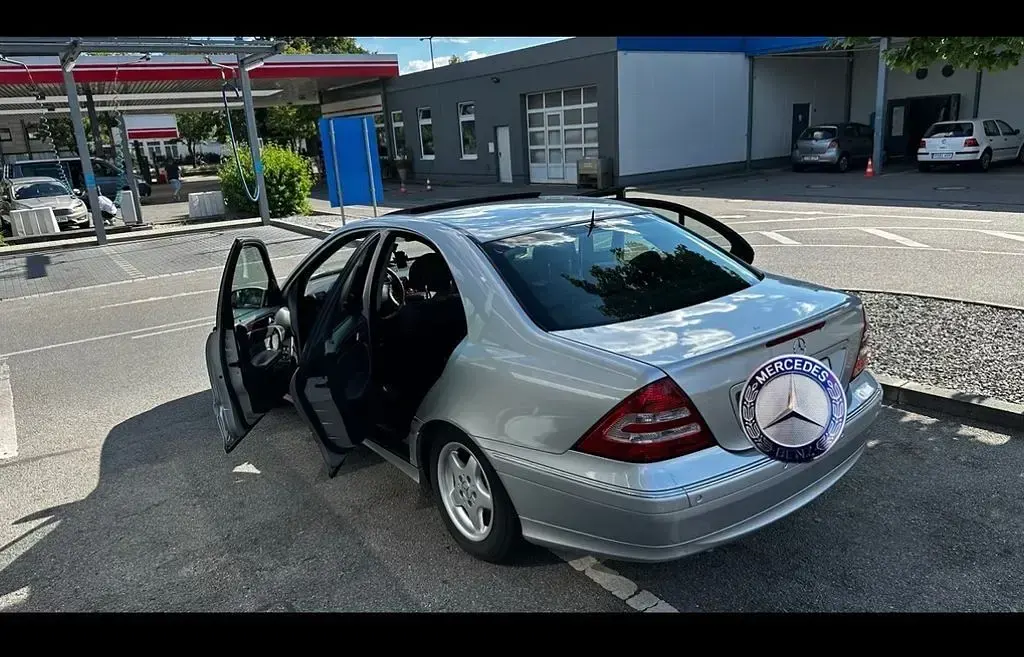 Gebraucht Mercedes 200 121 PS (88 kW) 2005 Silber Limousine