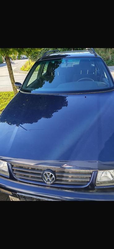 Blau Gebraucht 1994 VW Passat Kombi | 1.600 € - Bild 1/4
