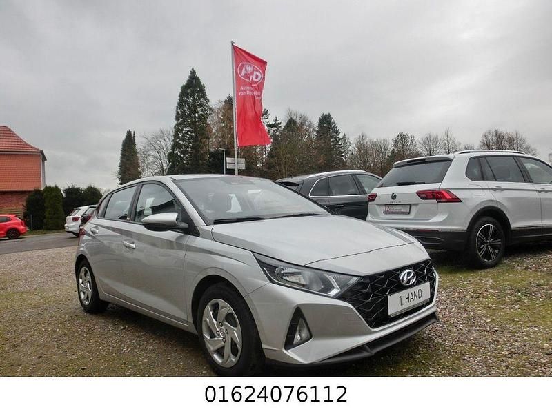 Gebraucht Hyundai i20 Select 101 PS (74 kW) 2021 Silber Kleinwagen