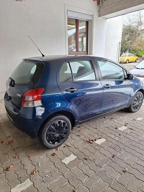 Gebraucht Toyota Yaris Cool 69 PS (50 kW) 2010 Dark blue mica metallic Kleinwagen