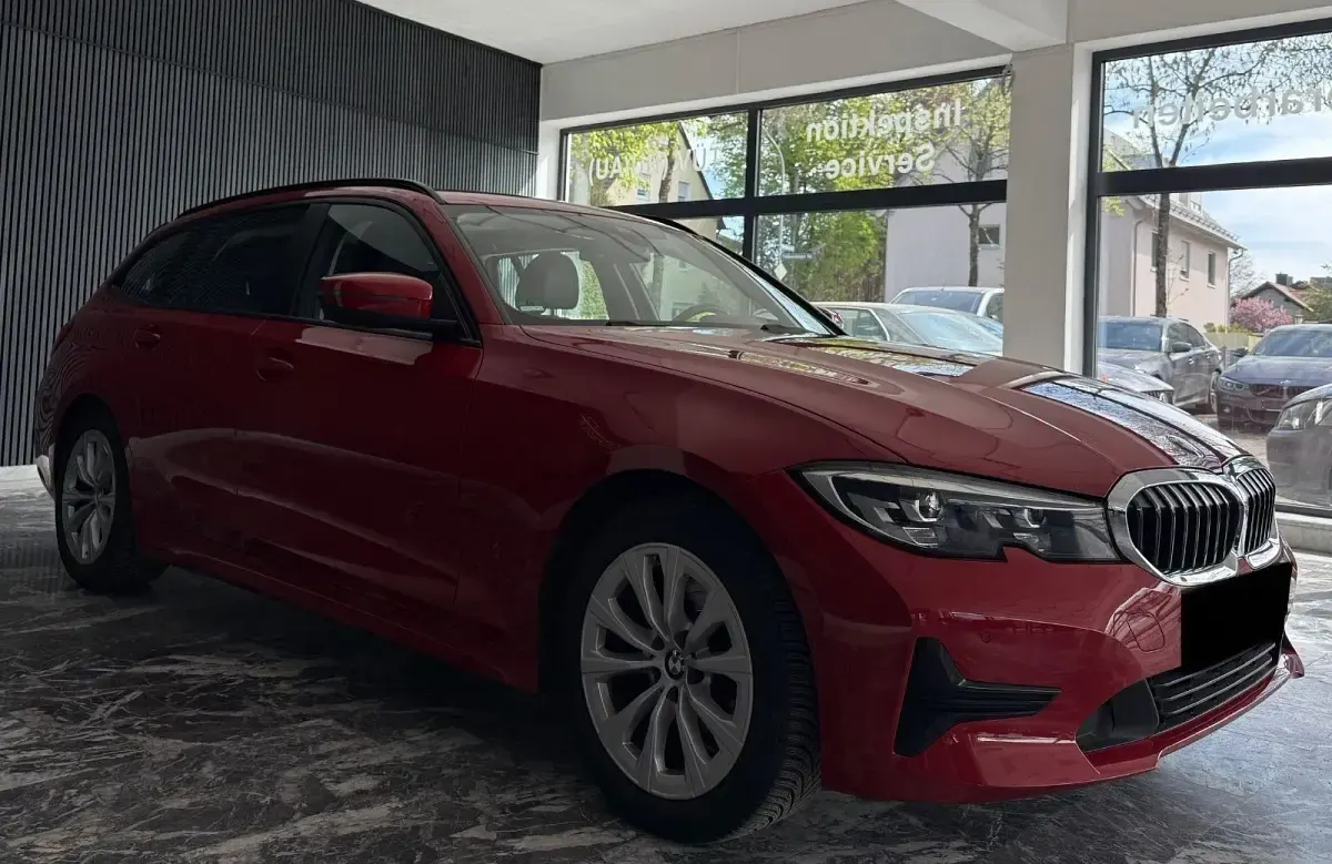 Gebraucht BMW 320 Advantage 190 PS (139 kW) 2021 Rot Kombi
