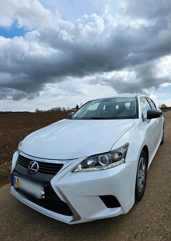 Weiß Gebraucht 2014 Lexus CT200h Limousine | 12.999 € (Fairer Preis) - Bild 1/4