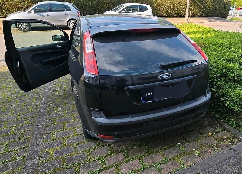 Second-hand Ford Focus 101 CP (74 kW) 2006 Negru Hatchback