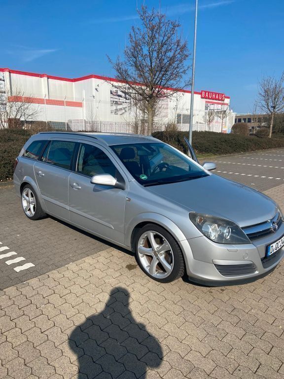 Silber Gebraucht 2005 Opel Astra Cosmo Kombi | 2.900 € (Teuer) - Bild 1/4