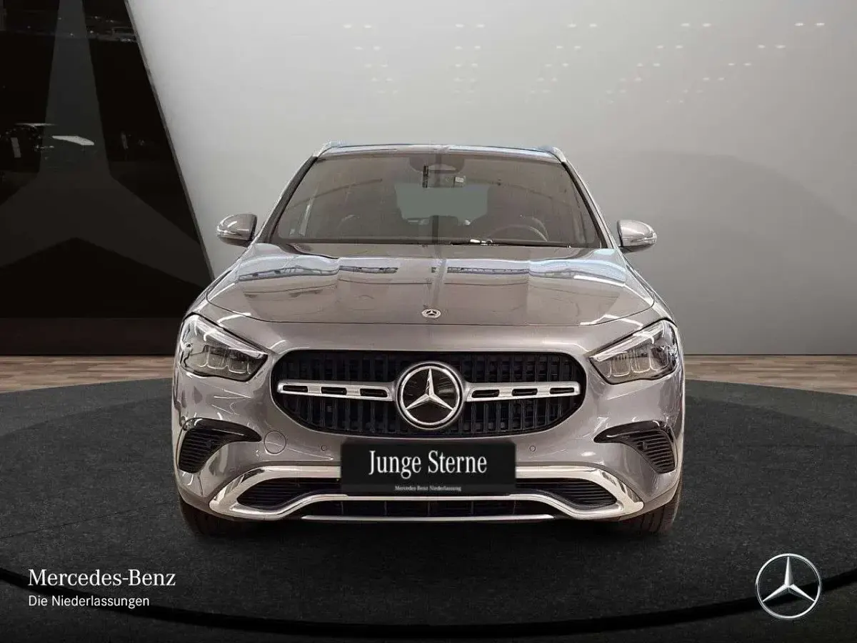 Gebraucht Mercedes GLA180 Advanced 136 PS (100 kW) 2025 Grau SUV