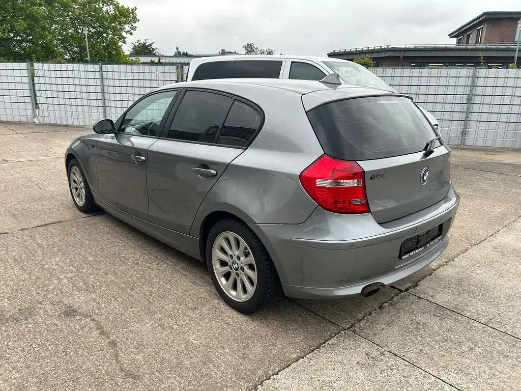 Gebraucht BMW 116 122 PS (89 kW) 2009 Grau Kleinwagen