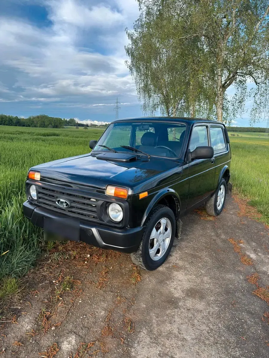 Gebraucht Lada Urban 83 PS (61 kW) 2017 Schwarz SUV