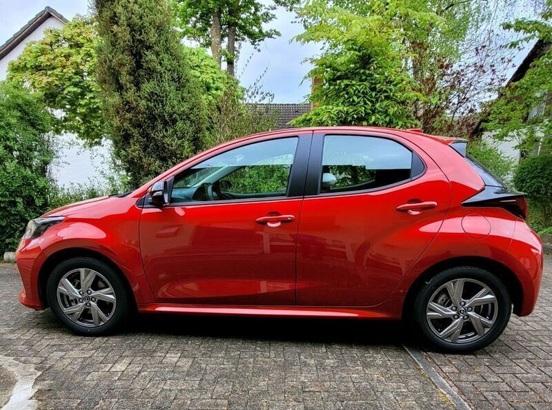 Rot Neu 2025 Mazda 2 Exclusive-Line Limousine | 23.875 € (Fairer Preis) - Bild 1/4