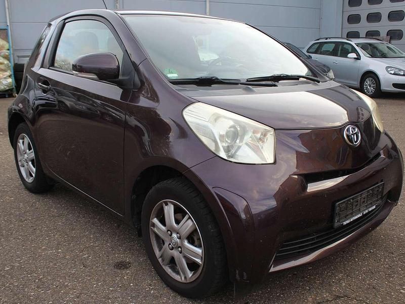 Gebraucht Toyota iQ 68 PS (50 kW) 2009 Deep amethyst mica metallic Kleinwagen
