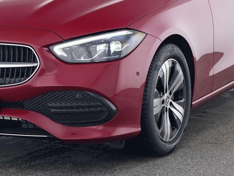 Gebraucht Mercedes C180 Avantgarde 170 PS (125 kW) 2023 Rot Kombi
