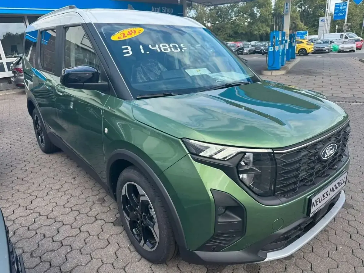 Neu Ford Tourneo Courier Active 125 PS (91 kW) 2025 Grün Van / Kleinbus