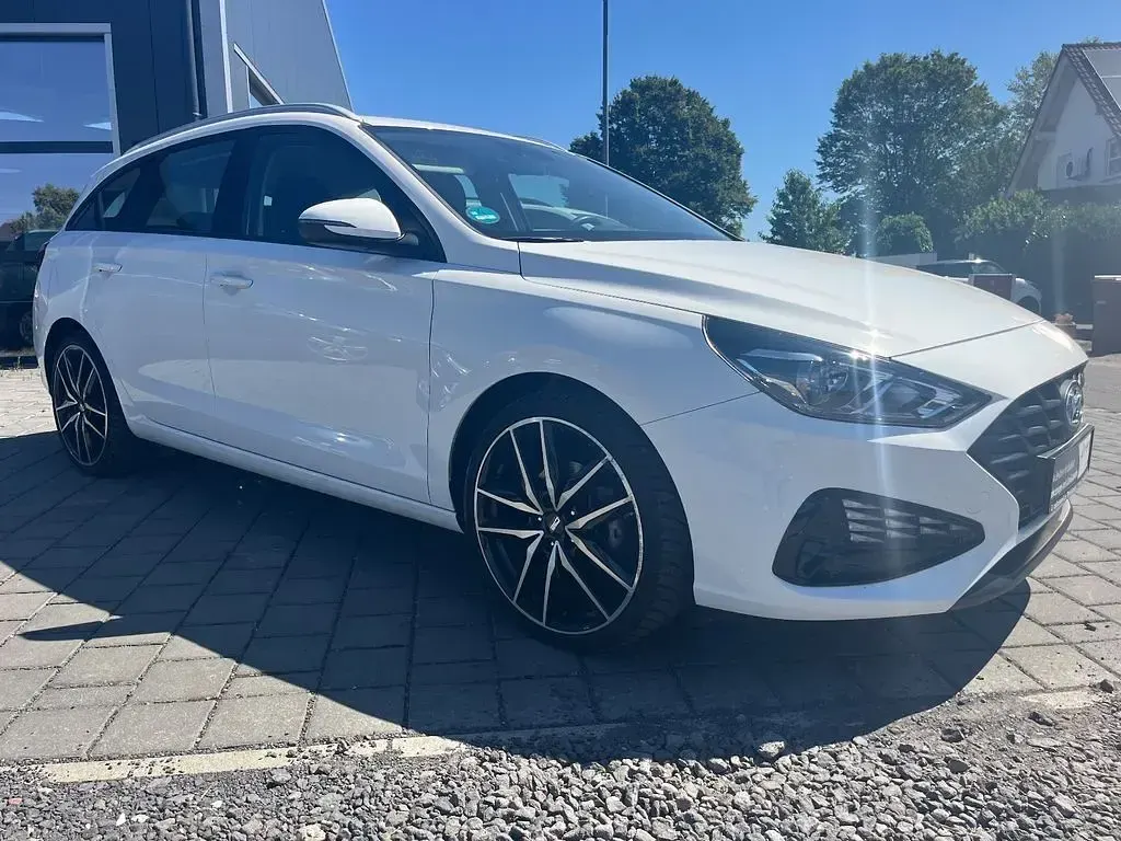 Gebraucht Hyundai i30 Select 120 PS (88 kW) 2024 Weiß Kombi