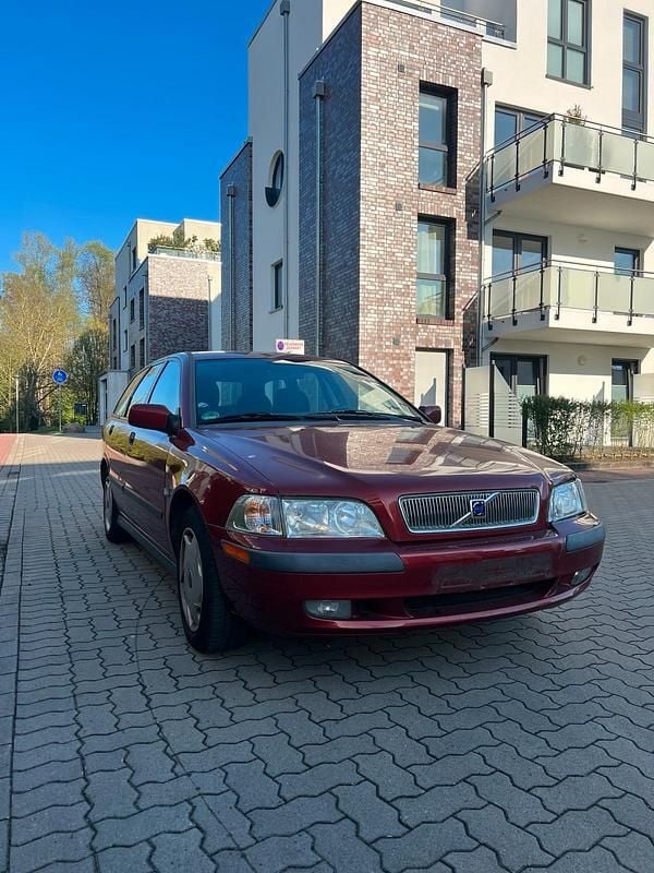 Gebraucht Volvo V40 122 PS (89 kW) 2001 Rot Kombi