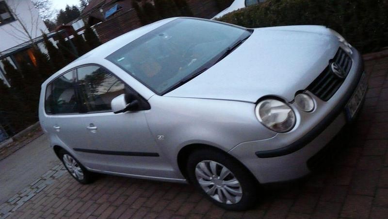 Gebraucht VW Polo Trendline 64 PS (47 kW) 2002 Silber Limousine