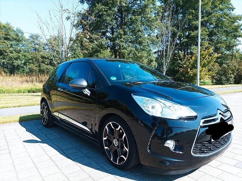 Schwarz Gebraucht 2013 Citroën DS3 Sport Chic Kleinwagen | 6.499 € (Fairer Preis) - Bild 1/4