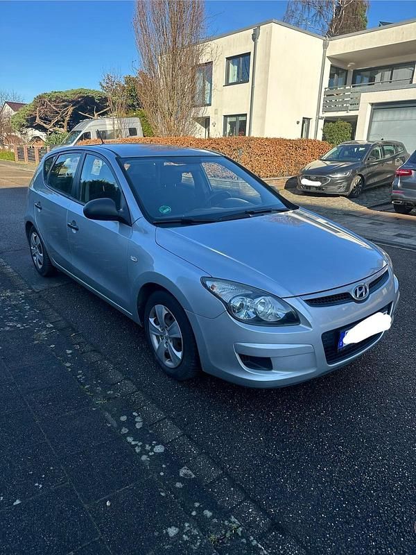 Silber Gebraucht 2010 Hyundai i30 Kleinwagen | 2.300 € (Guter Preis) - Bild 1/4