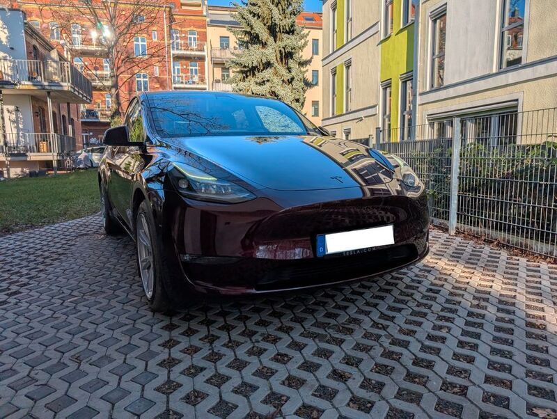 Rot Gebraucht 2023 Tesla Model Y Long Range SUV | 45.000 € (Teuer) - Bild 1/4