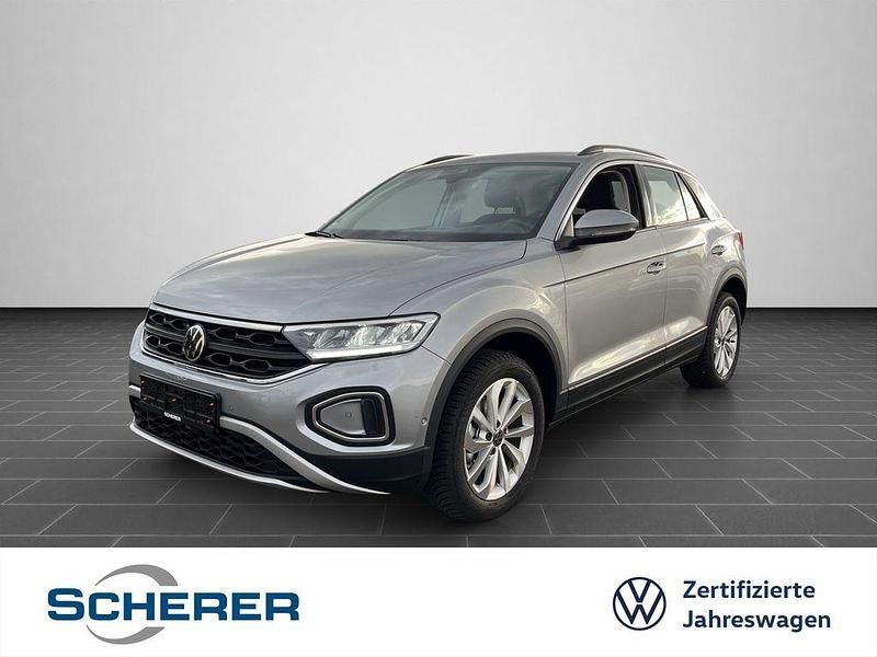 Pyritsilber metallic (metallic) Gebraucht 2025 VW T-Roc Life SUV | 25.480 € (Superpreis) - Bild 1/4