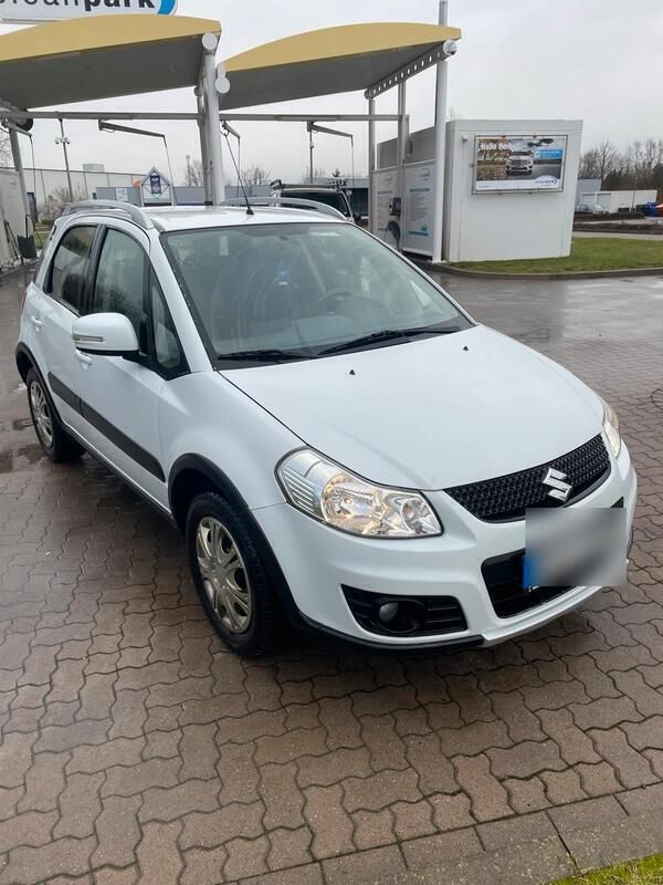 Weiß Gebraucht 2015 Suzuki SX4 Kleinwagen | 8.000 € (Fairer Preis) - Bild 1/4