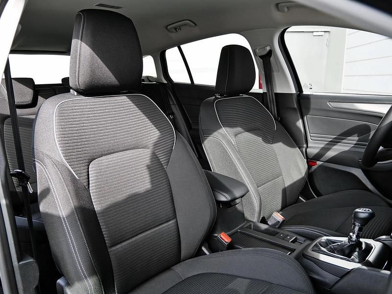 Gebraucht Ford Focus Titanium 125 PS (91 kW) 2022 Schwarz Kombi