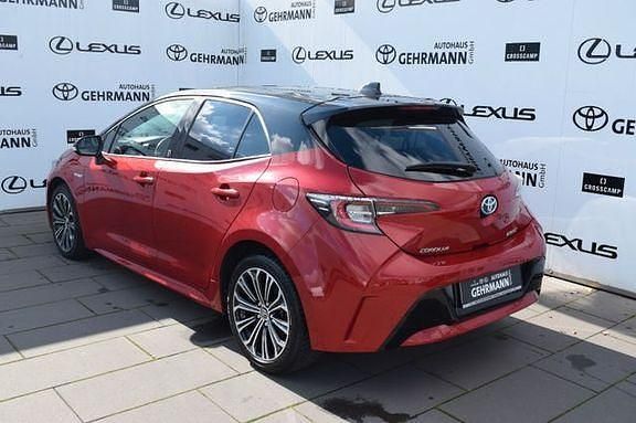 Gebraucht Toyota Corolla Plus 122 PS (89 kW) 2019 Karminarot metallic, dach schwarz