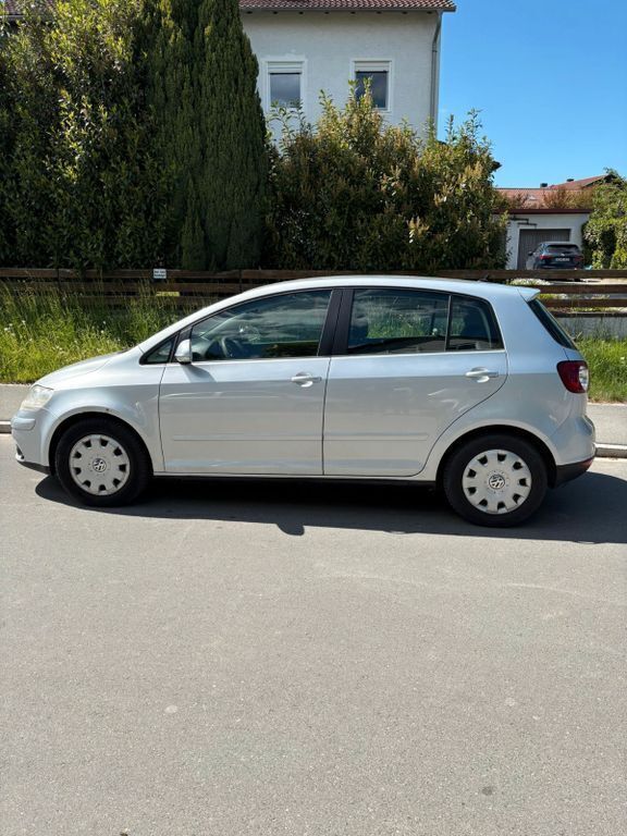 Silber Gebraucht 2005 VW Golf Plus Comfortline Van / Kleinbus | 5.999 € (Etwas zu teuer) - Bild 1/4
